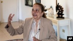 La disidente cubana Martha Beatriz Roque Cabello durante una entrevista en La Habana con The Associated Press, en febrero de 2024. 